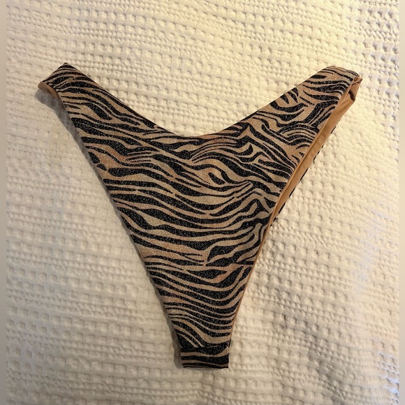 **L Space** Animal Instinct Bikini Set - Picture 7 of 10